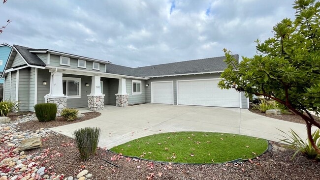 Building Photo - Single Level 4-Bedroom with 3-Car Garage in Berry Gardens