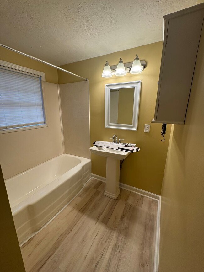 Building Photo - Beautifully Renovated 2 Bedroom, 2 Bathroom Home in the Heart of Martinez