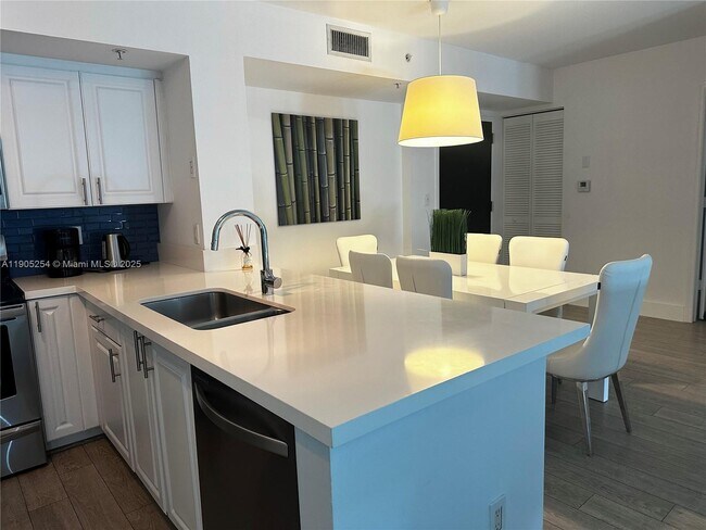 Building Photo - 90 Alton Rd