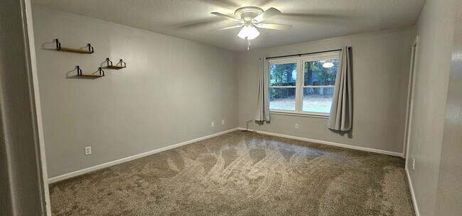 Building Photo - 605 Melbourne Dr