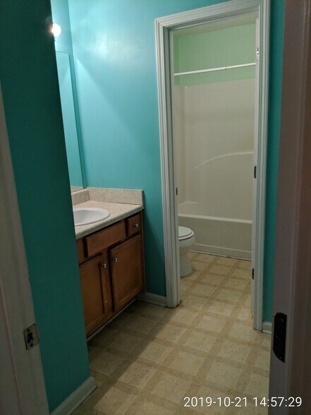 Upstairs Bathroom - 3491 Tackett Rd