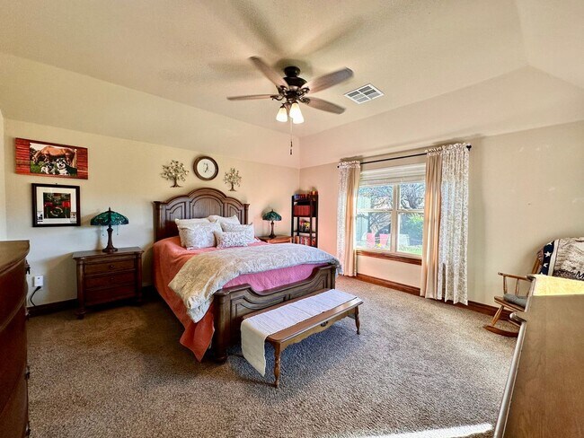 Building Photo - 3 bed, 2 bath home in Moore - Move in Deposit-Free! (If Qualified)