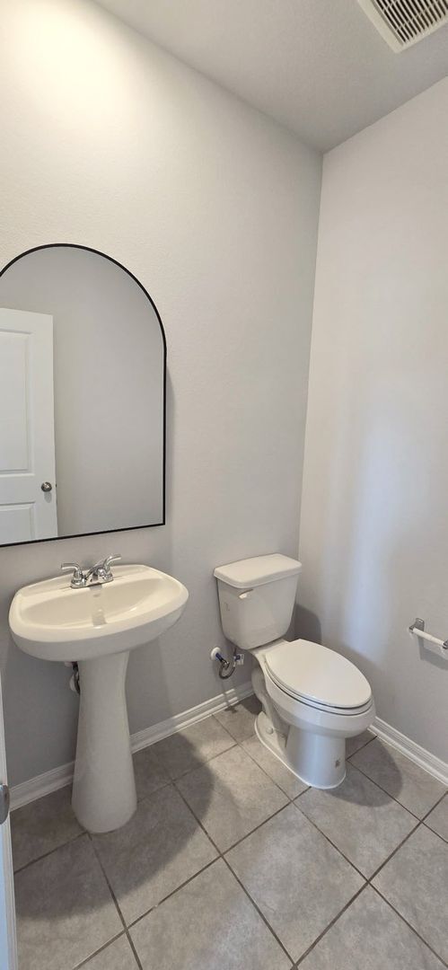 Building Photo - 10050 Pine Valley Ct