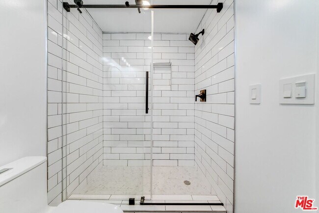 Building Photo - 1433 S Crescent Heights Blvd