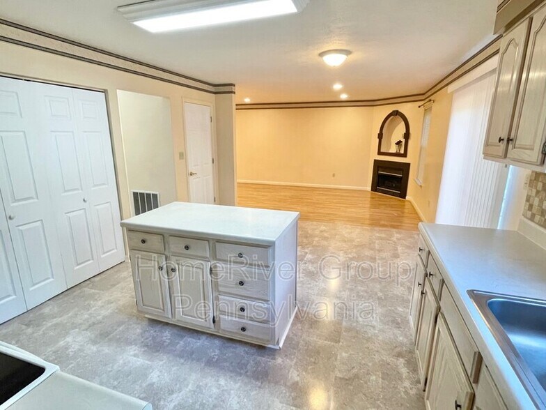Building Photo - 304 Moosehead Dr
