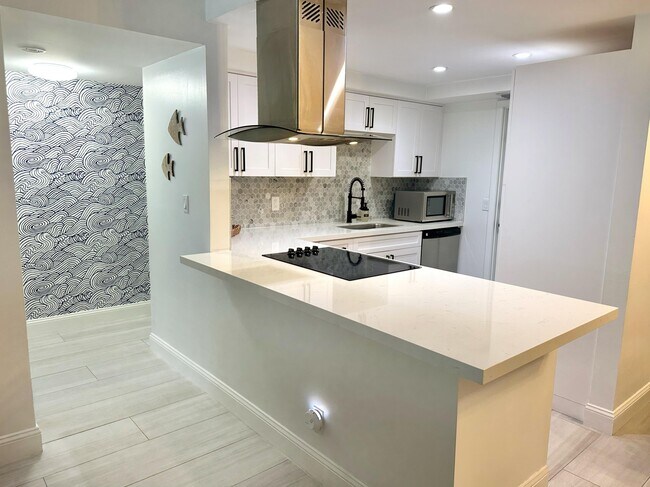 Building Photo - 630 Ocean Dr