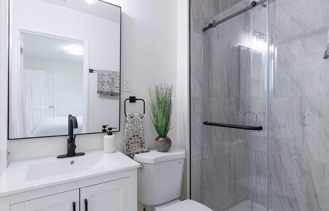 Building Photo - FOR RENT