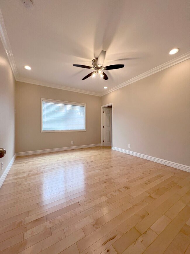 Building Photo - NEW AC - Bright & Spacious Single-Family Home with Pool