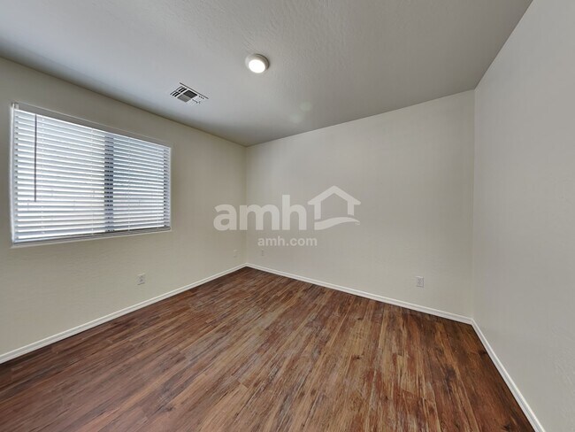 Building Photo - 11409 W Davis Ln