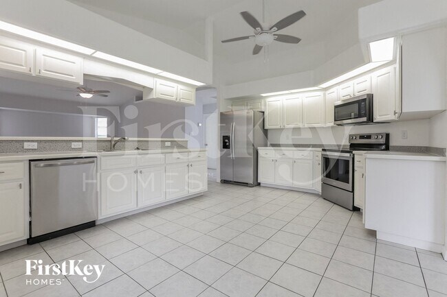 Building Photo - 84 Madre De Dios St