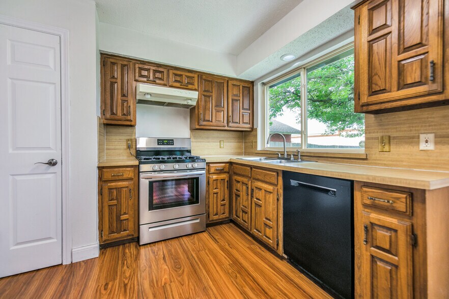 Building Photo - 1607 Heather Glen Ct