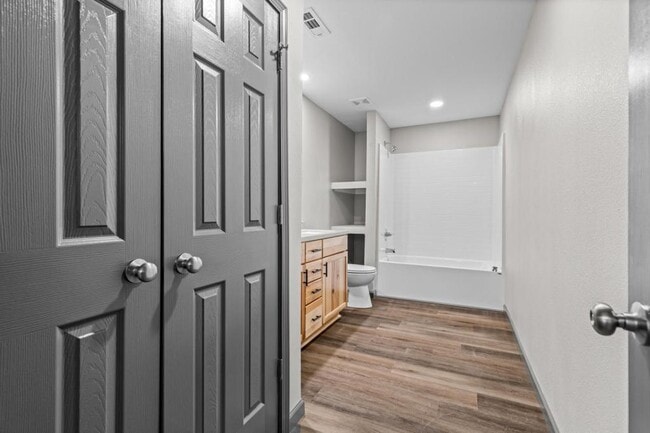 Building Photo - 221 N Park Ave