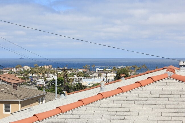 Building Photo - 4551 Santa Monica Ave