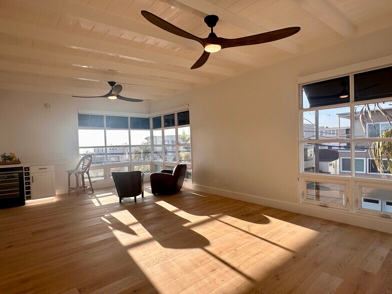 Building Photo - 316 1st St