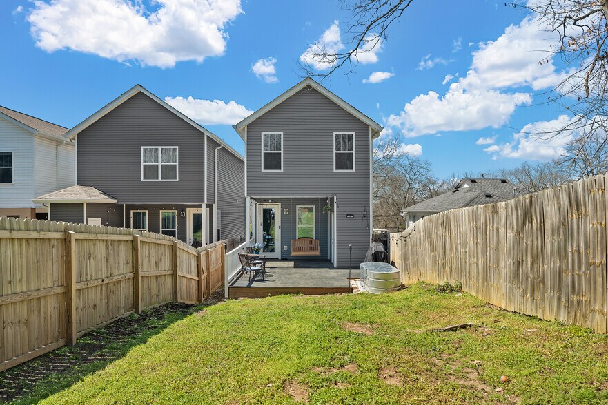 Building Photo - 221 Hillcrest Dr