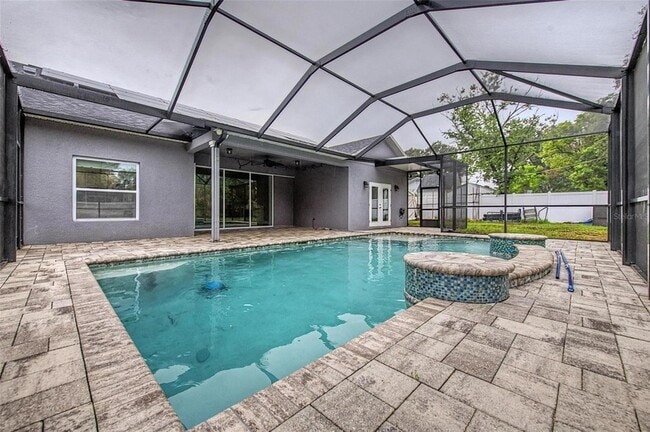 Building Photo - 606 Royal Crest Dr