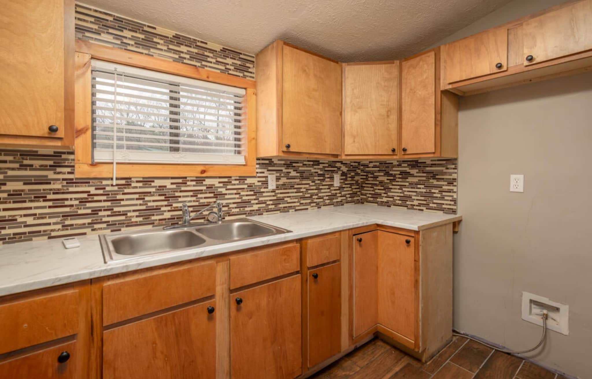 Building Photo - 704 Roundhouse Rd