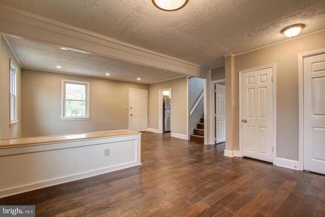 Building Photo - 3101 Romaine Ct