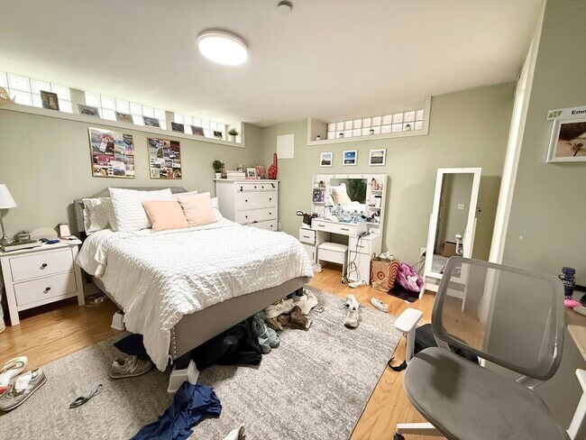 Building Photo - 195 W 3rd St