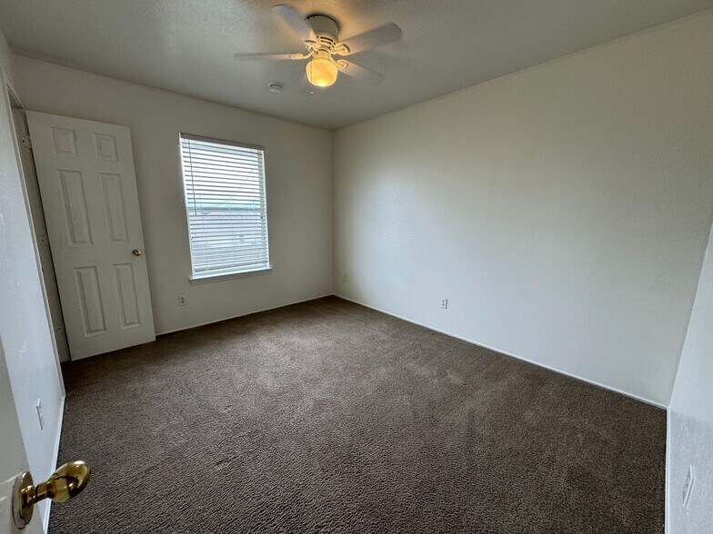 Building Photo - 1109 Horizon Dr