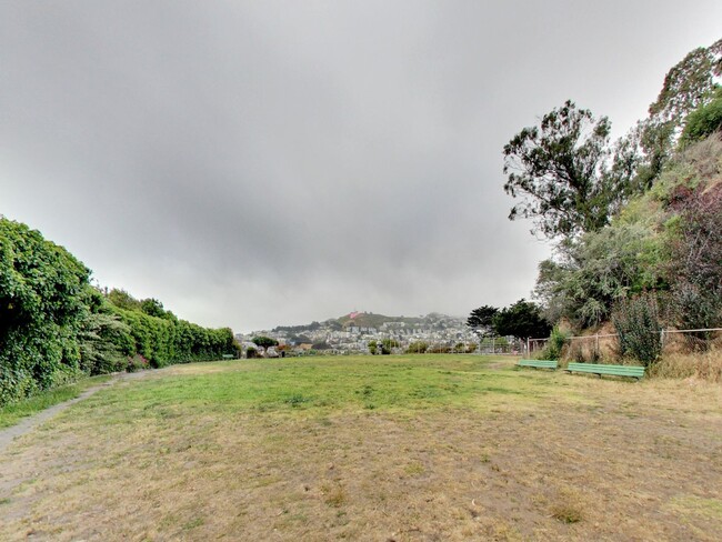 Building Photo - 4BR Home with Jaw-Dropping Views, Garage, ...