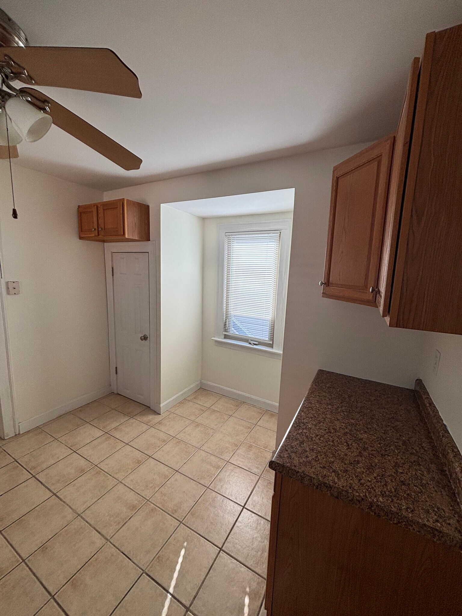 Building Photo - 5844 W 55th St