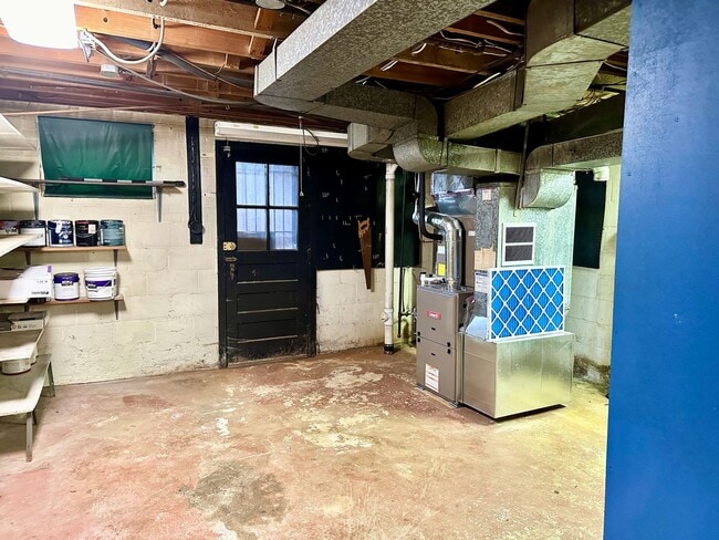 Building Photo - Charming 3-bedroom, 1.5-bathroom! Pets Wel...