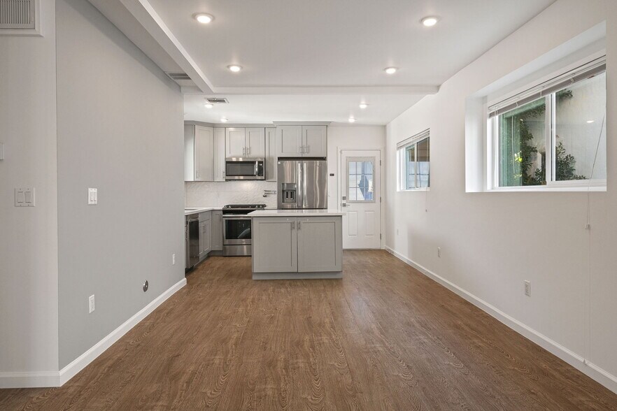 Building Photo - 1238 S Burnside Ave