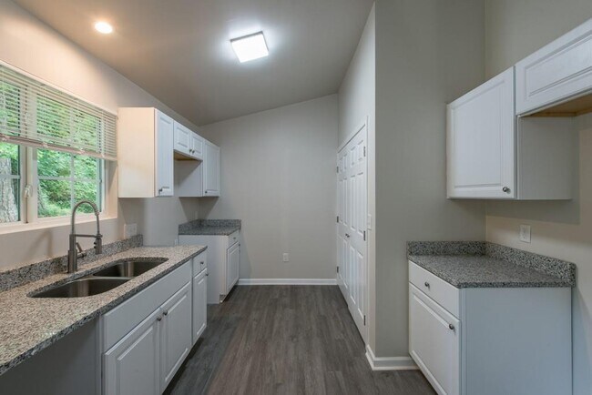 Building Photo - 5461 Brisbane Ct