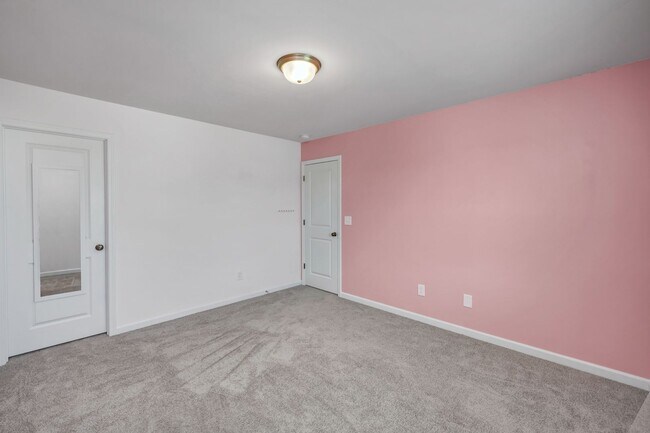 Building Photo - Sophisticated Like-New 4-Bedroom Home with Designer Finishes & Fenced Backyard!