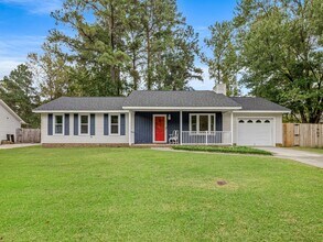 Building Photo - Charming 3 Bedroom Home!