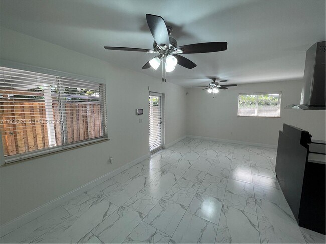 Building Photo - 2971 SW 35th Ave