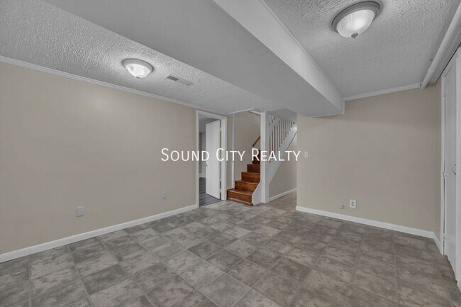 Building Photo - 2820 St Edwards Dr