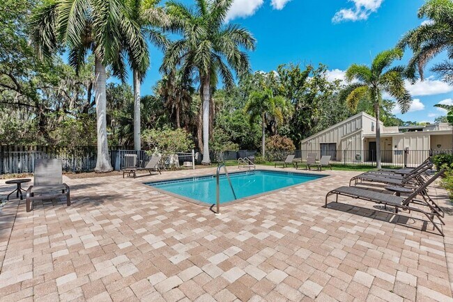 Building Photo - 2232 Bahia Vista St