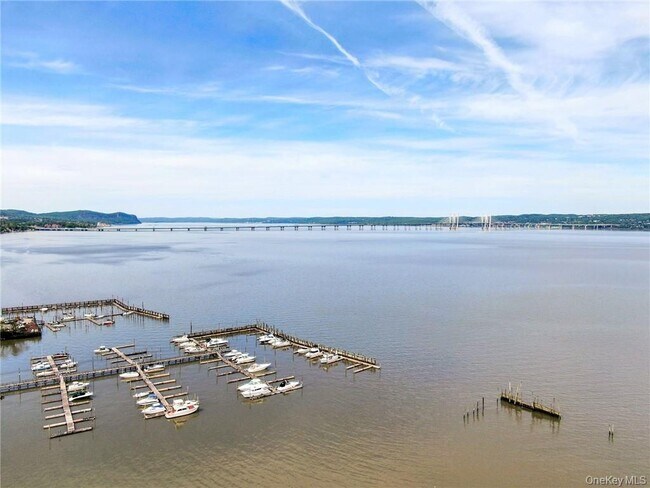 Building Photo - 142 Hudson Terrace