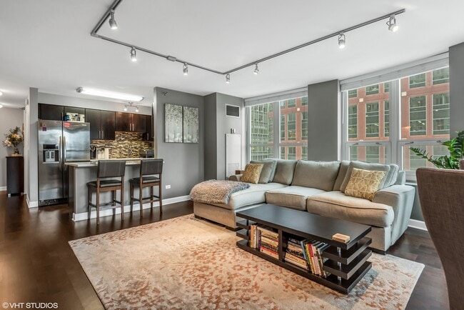 Building Photo - 345 N La Salle Dr