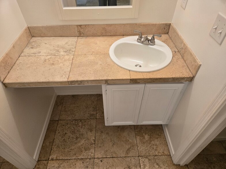 Primary bedroom bath - 573 Serenade Cir E