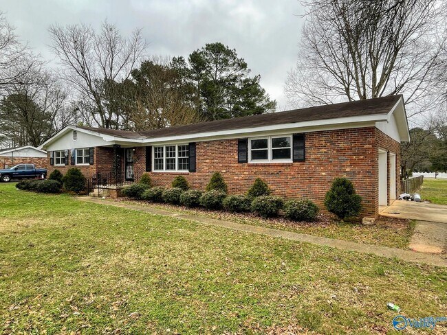 Primary Photo - 8413 Old Madison Pike