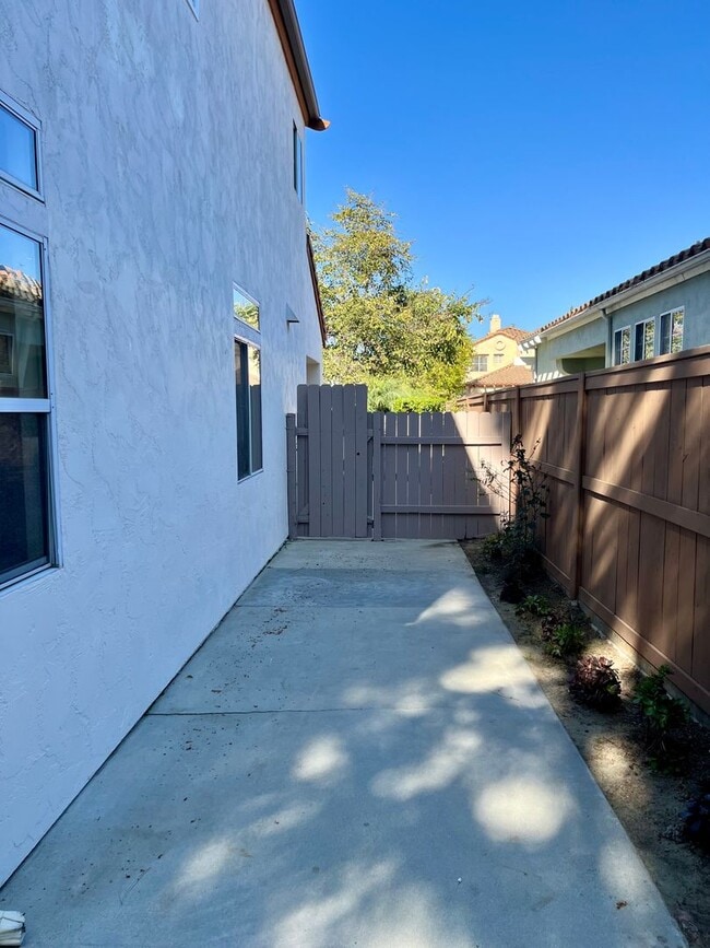 Building Photo - 4 Bedroom 3 Bath  Rancho Del Rey -Chula Vista