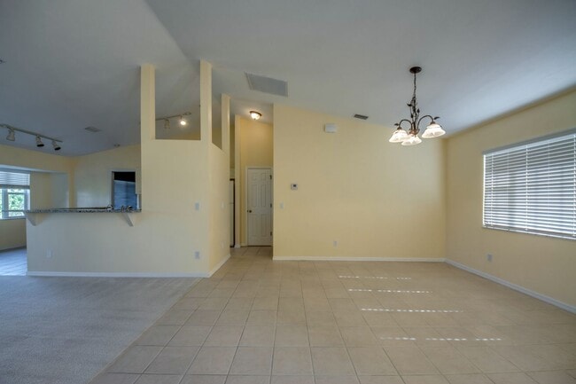 Building Photo - COMING SOON! 3 bedroom 2 bathroom single f...