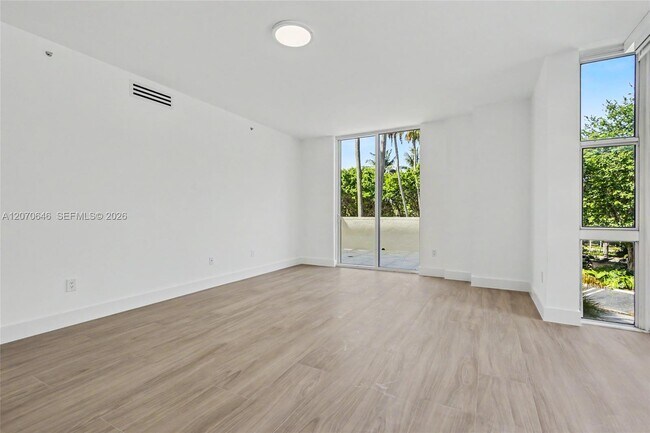 Building Photo - 731 Crandon Blvd