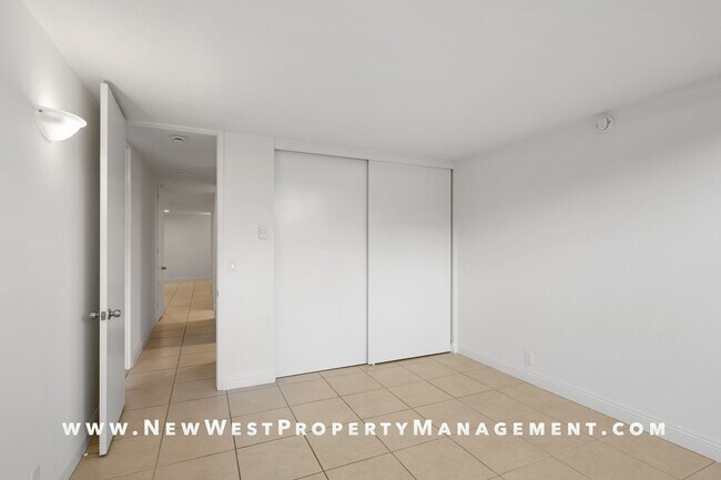 Building Photo - Expansive La Jolla Village 2 Bedroom at De...