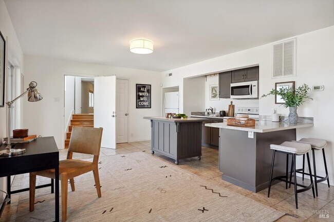 Building Photo - 544 Bret Harte Rd