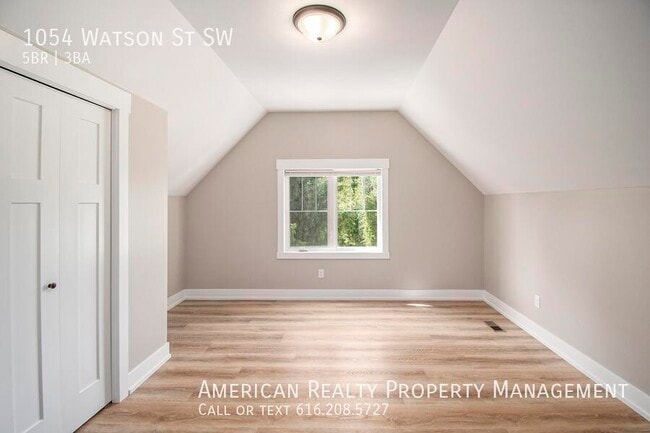 Building Photo - 1054 Watson St SW