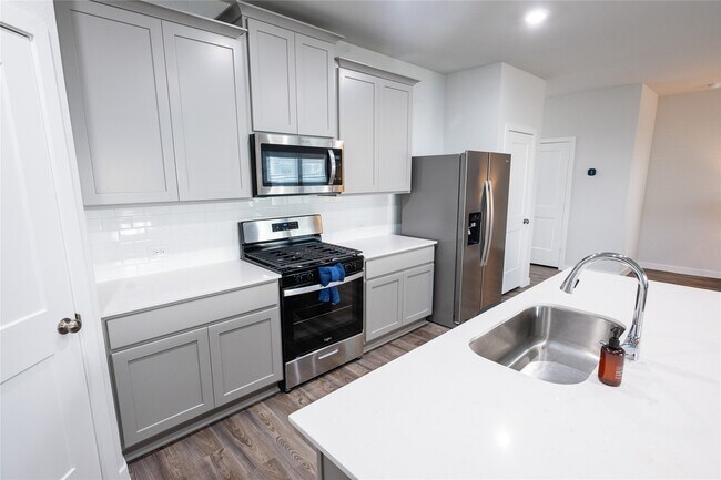 Building Photo - 211 Brazen Forest Trl