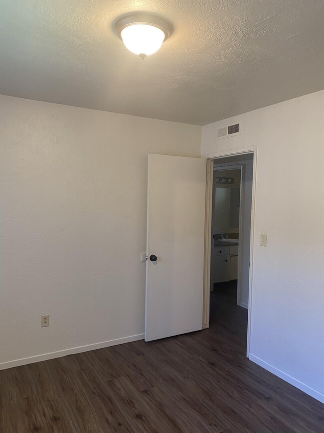 Building Photo - 3018 Delta Ave