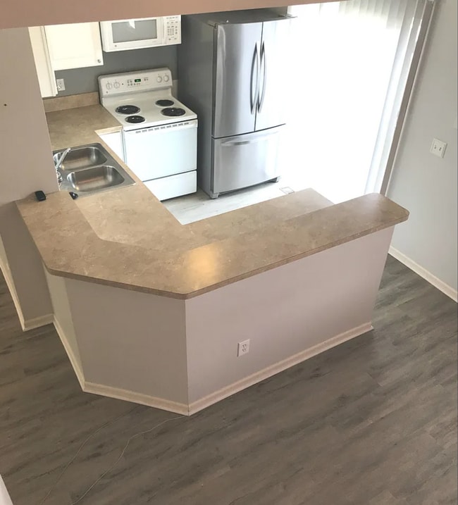 Building Photo - Beautiful end condo in great Powell location!!
