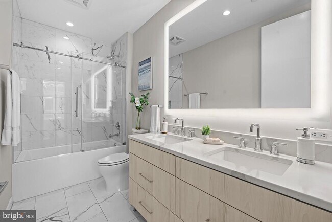 Building Photo - 646 H St NE