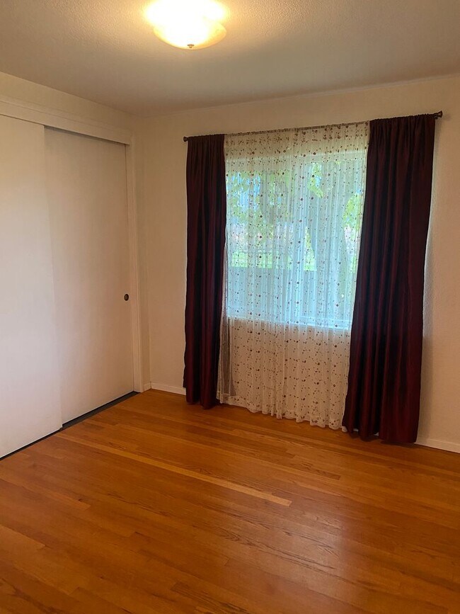 Building Photo - 31451 N Redwood Hwy