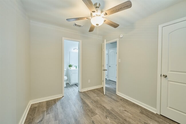 Building Photo - 26 Harbour Row Dr